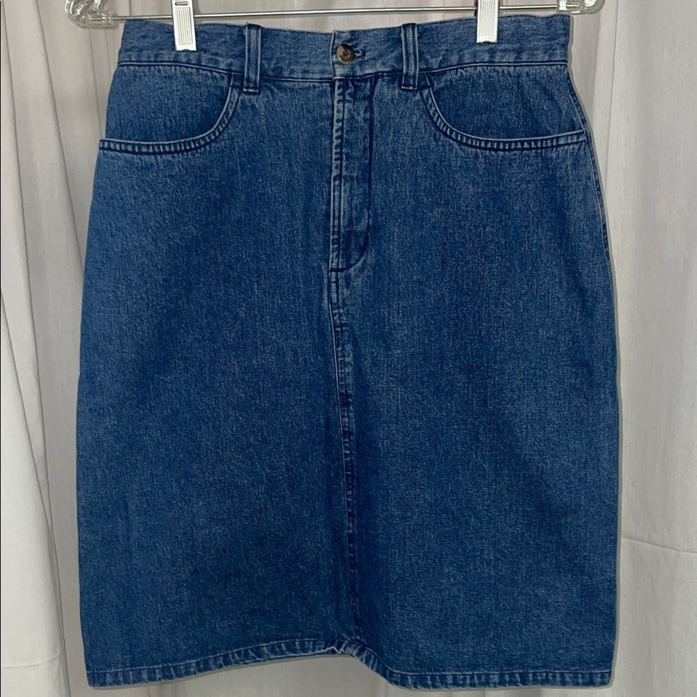 L.L. Bean Vintage 100% Cotton Blue Denim Skirt.  Midi. Size 8.  Front Pockets.
